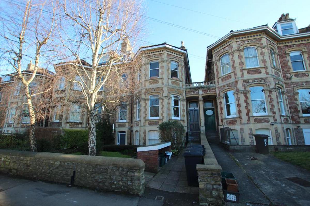 Flat Meridian Road in Bristol