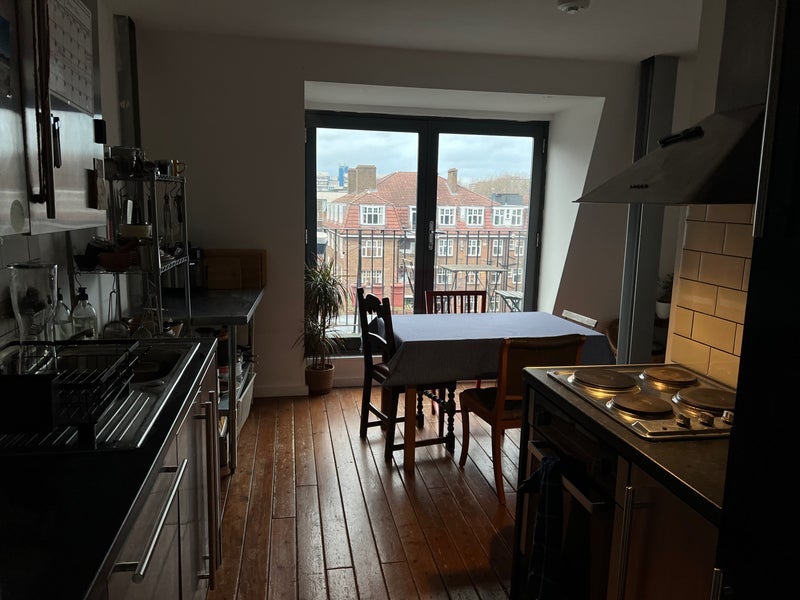 Room Tudor Grove in Greater London