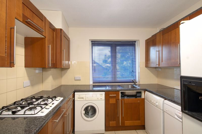 Flat Denmead Road in Greater London