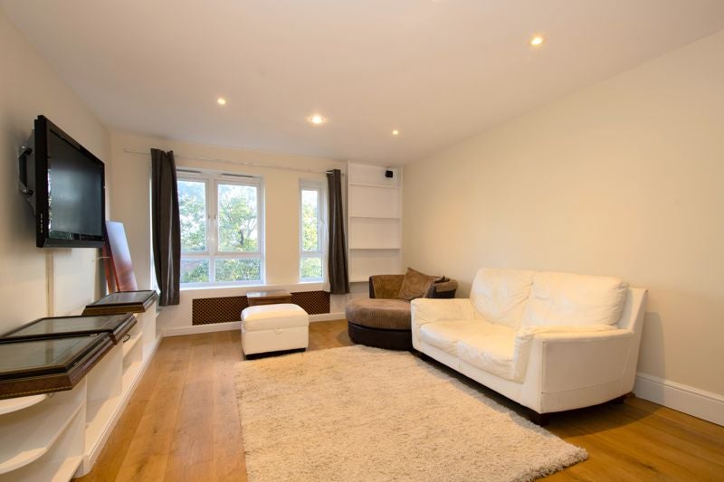 Flat Denmead Road in Greater London