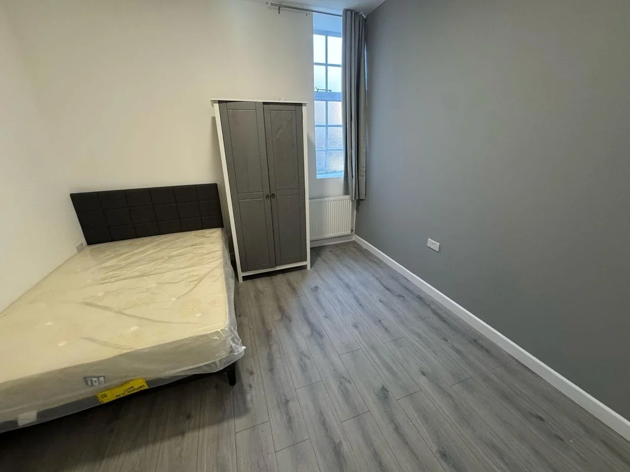 Flat Whitchurch Lane in Greater London