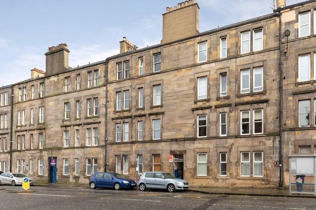Flat Broughton Road in City of Edinburgh