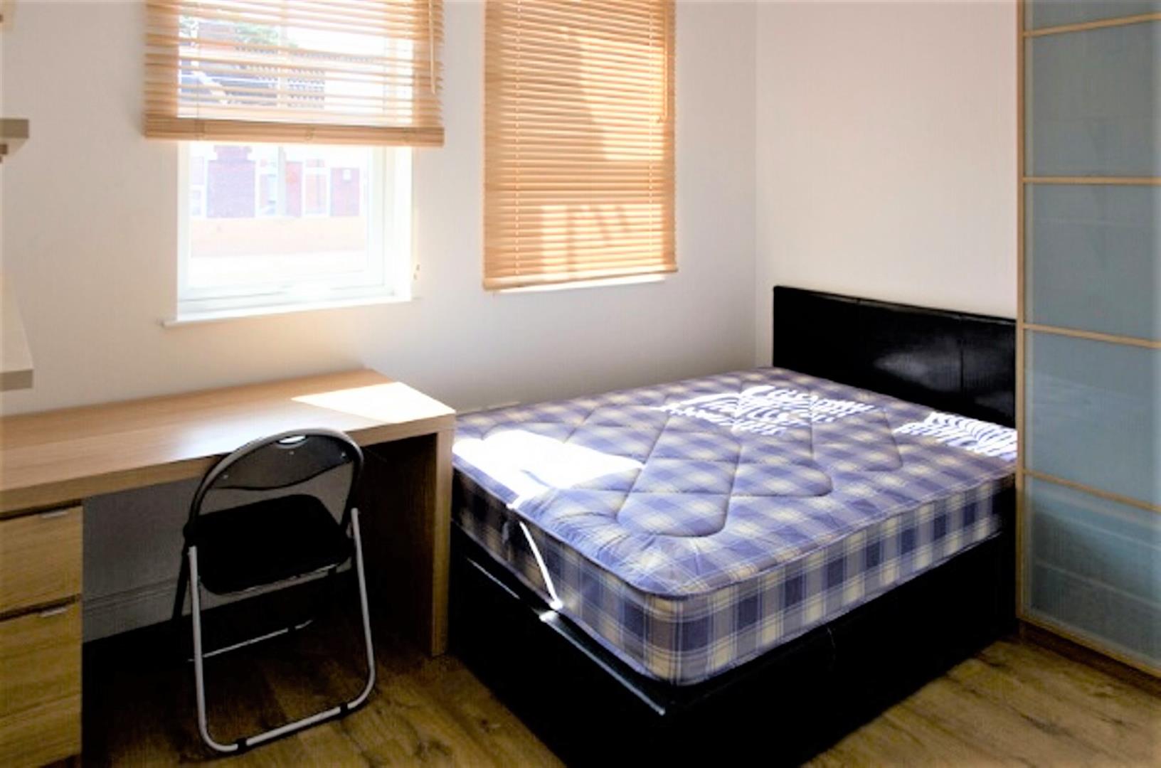 Room Hubert Road in Birmingham
