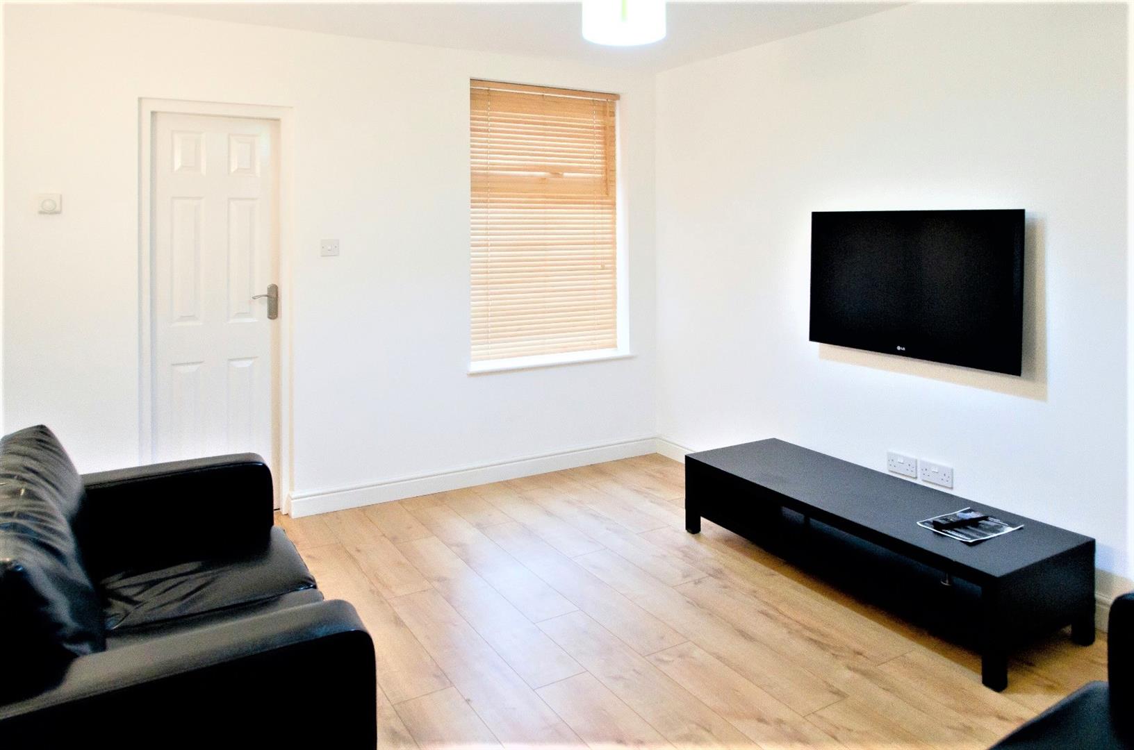 Room Hubert Road in Birmingham