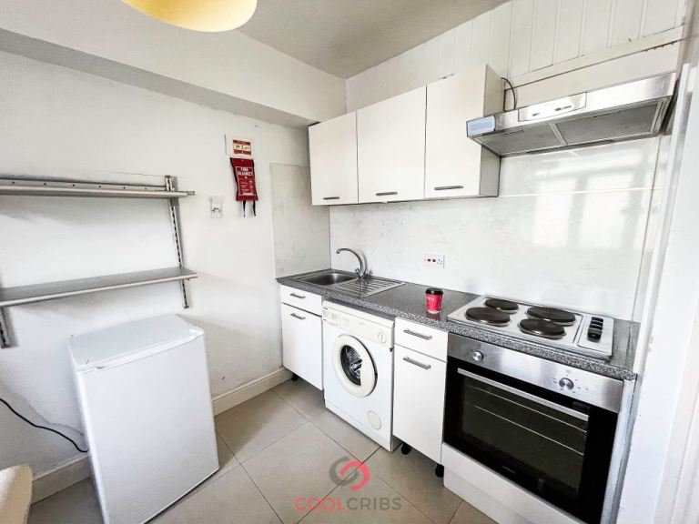 Flat Kember Street in Greater London