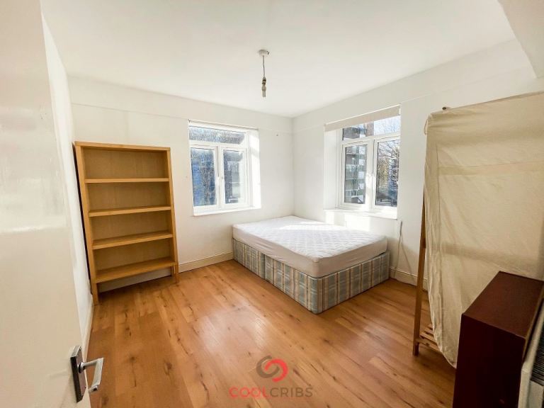 Flat Kember Street in Greater London