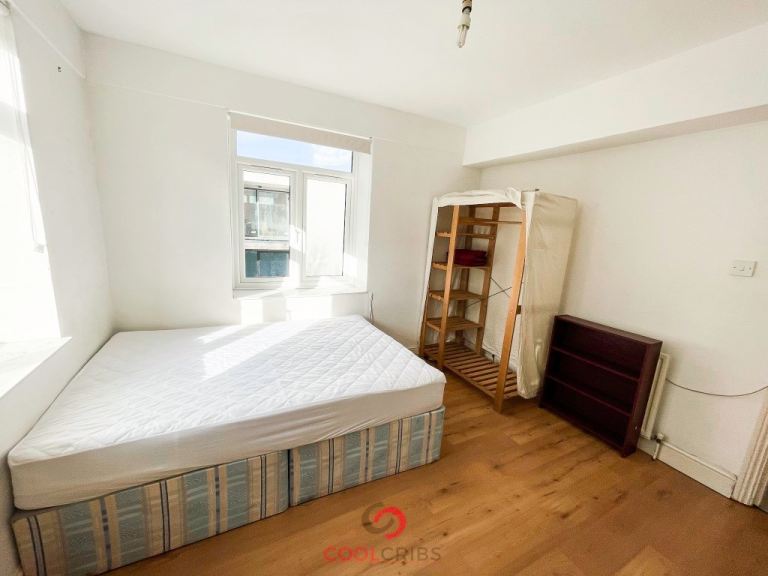 Flat Kember Street in Greater London