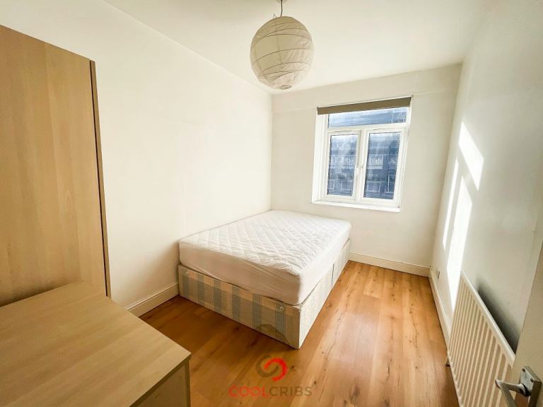 Flat Kember Street in Greater London
