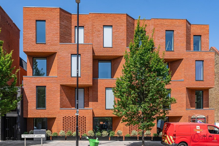 Flat Harold Road in Greater London