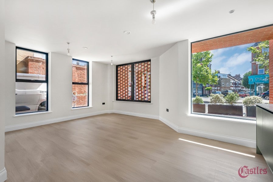 Flat Harold Road in Greater London