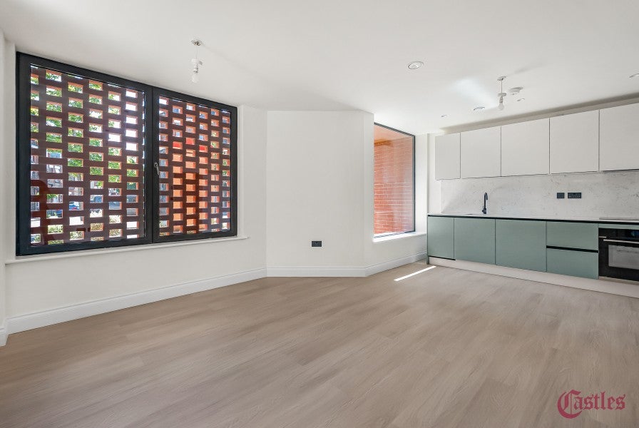 Flat Harold Road in Greater London