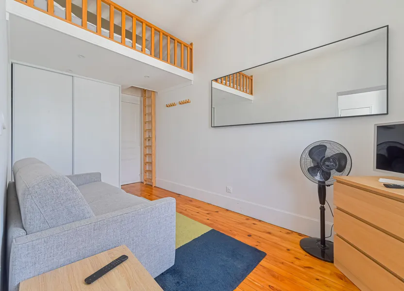 Appartement Rue des Saussaies à Paris