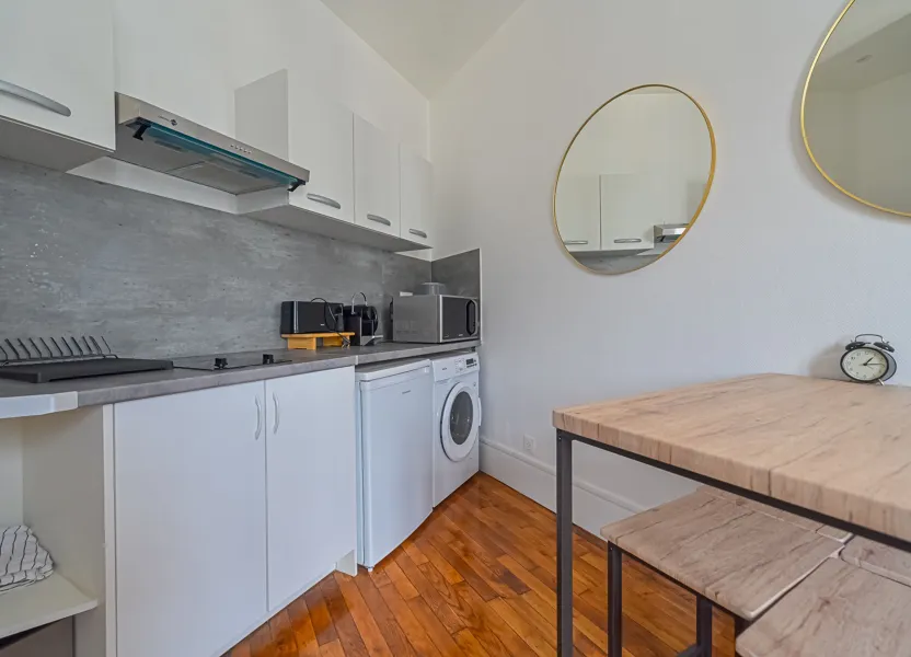 Appartement Rue des Saussaies à Paris
