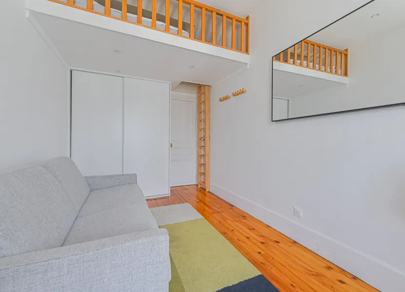 Appartement Rue des Saussaies à Paris