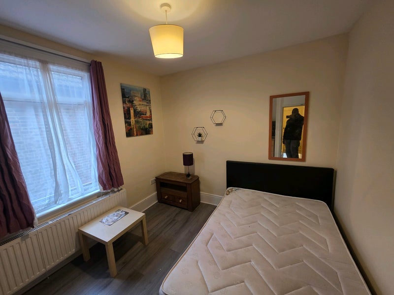 Room Baronet Road in Greater London