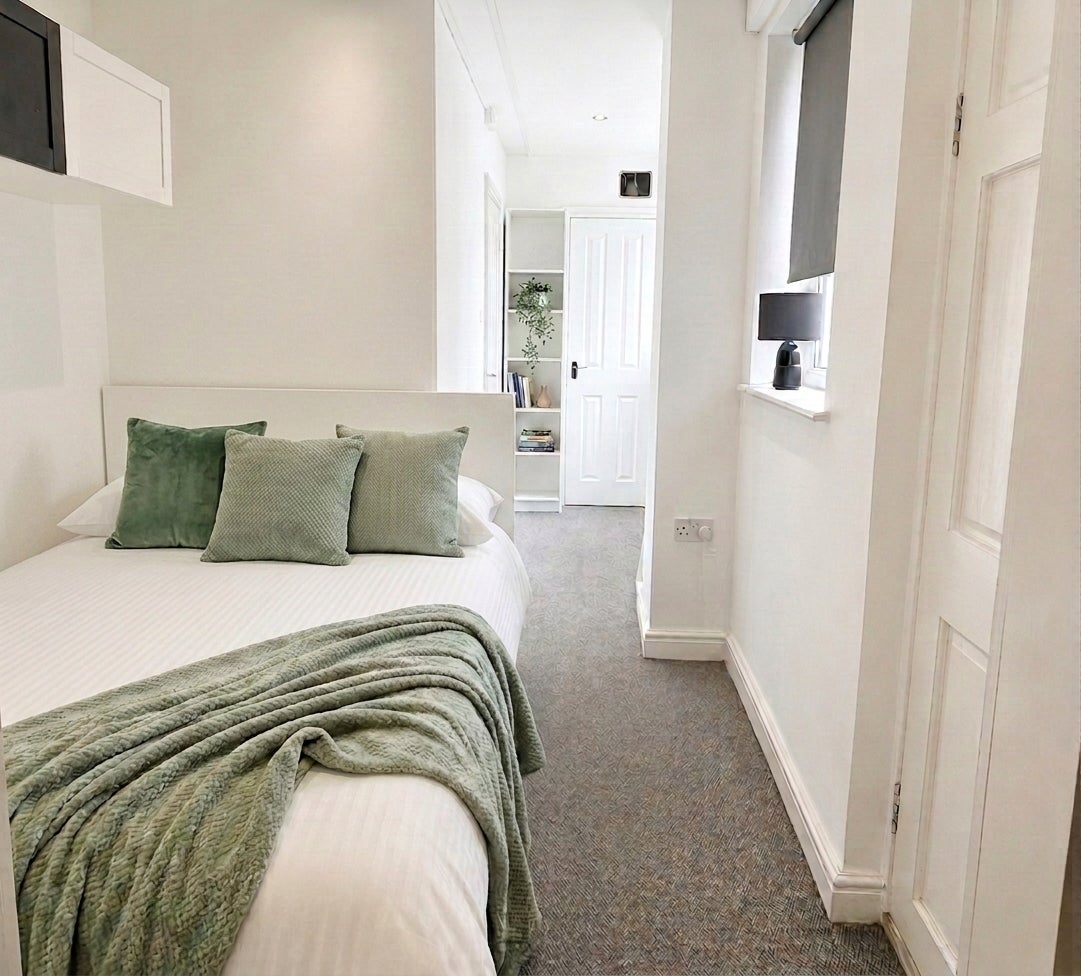 Room Derby Avenue in Salford