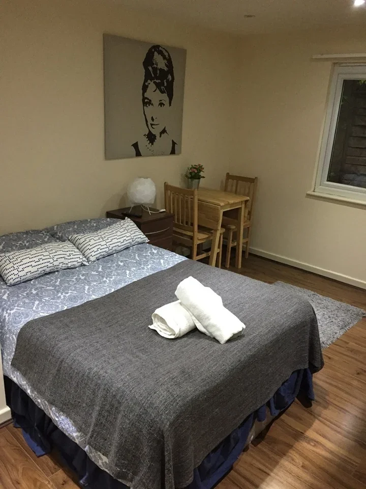 Flat Cranhurst Road in Greater London