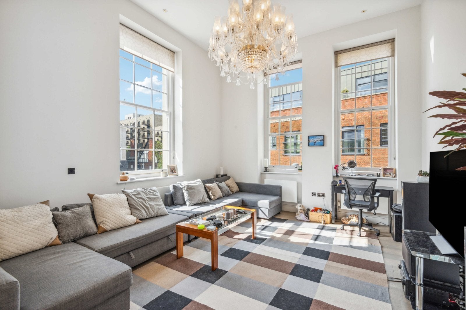 Flat Market Place in Greater London