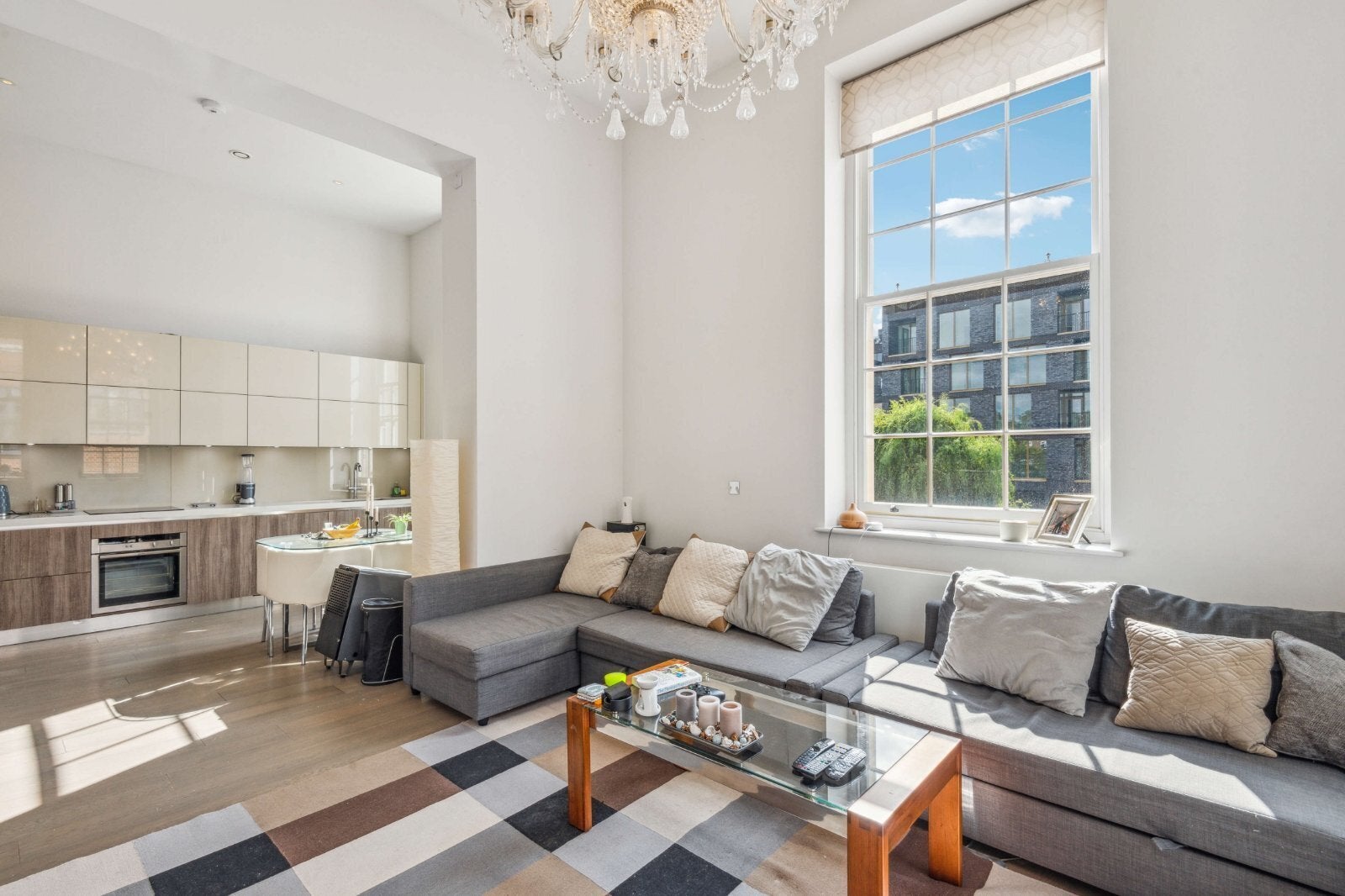 Flat Market Place in Greater London