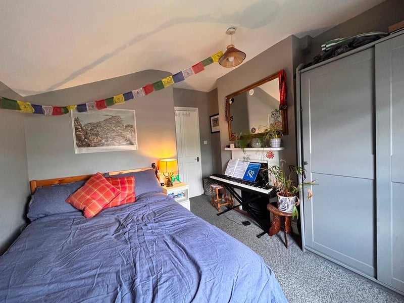 Room Wearside Road in Greater London