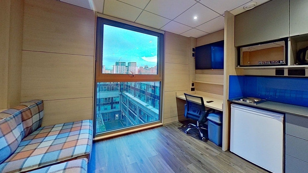 Flat Byron Street in Leeds