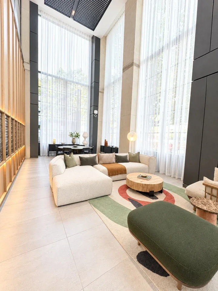 Flat Deal Porters Way in Greater London