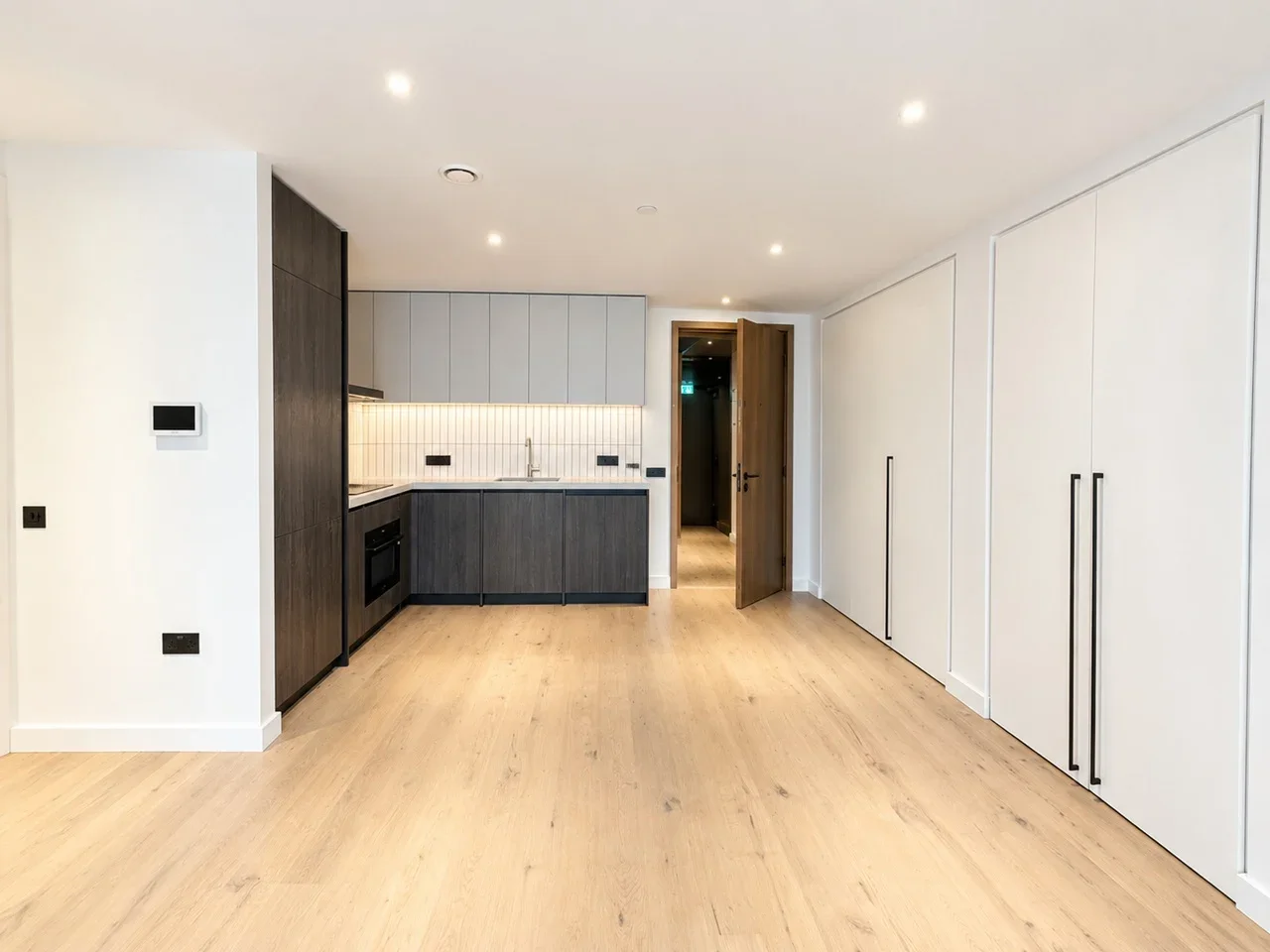 Flat Deal Porters Way in Greater London