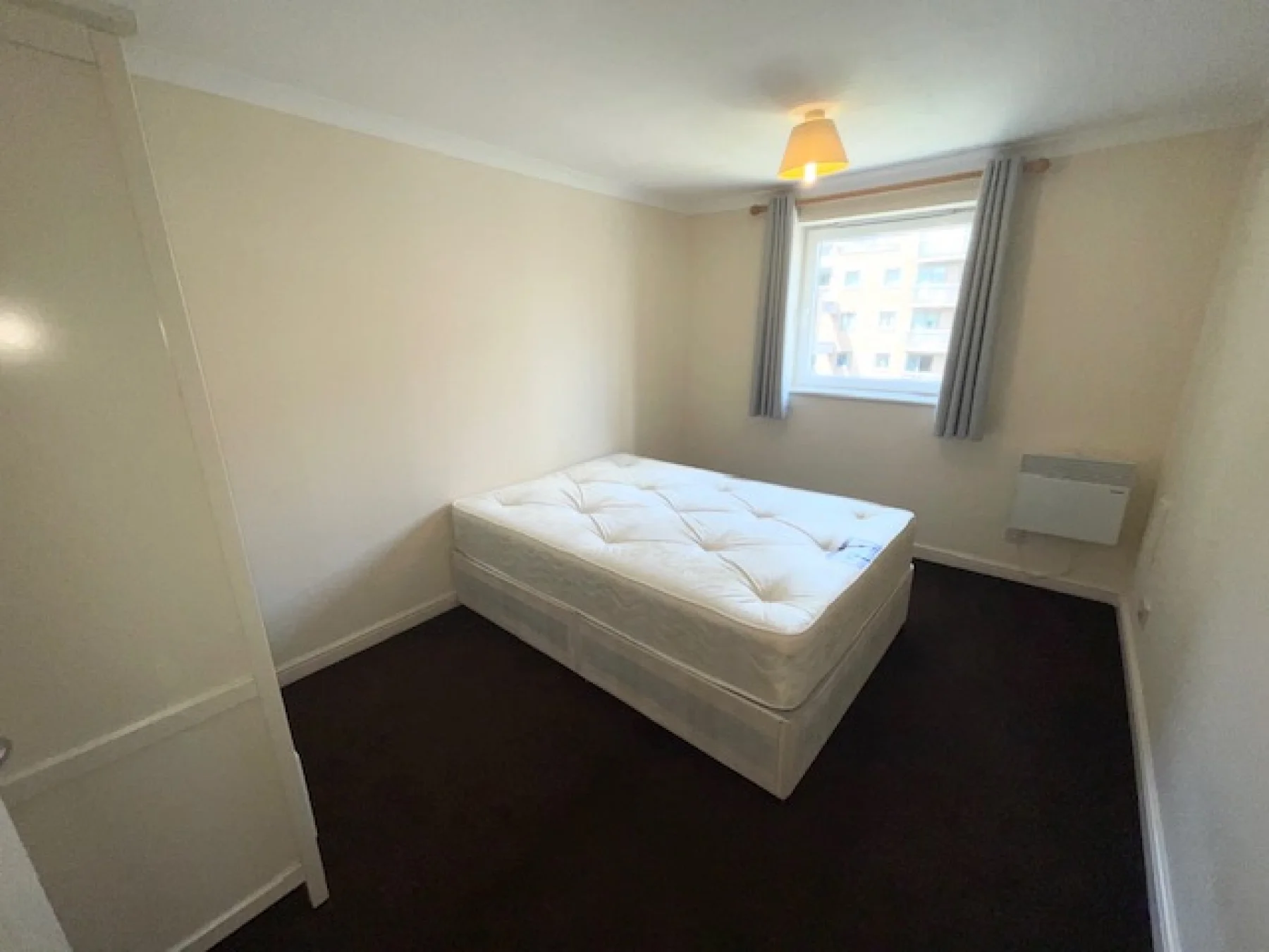 Flat Meridian Place in Greater London