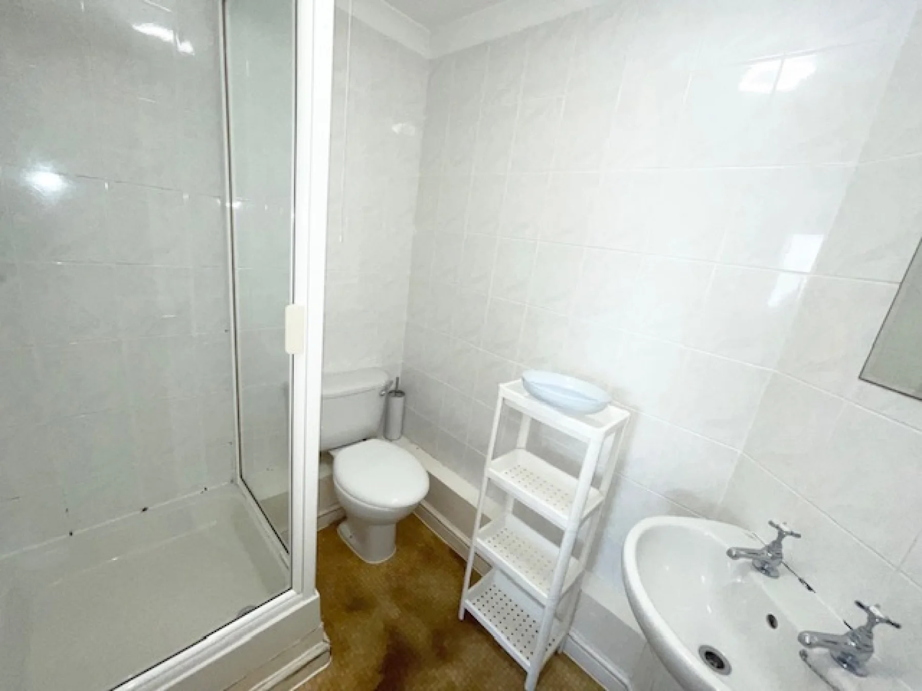 Flat Meridian Place in Greater London