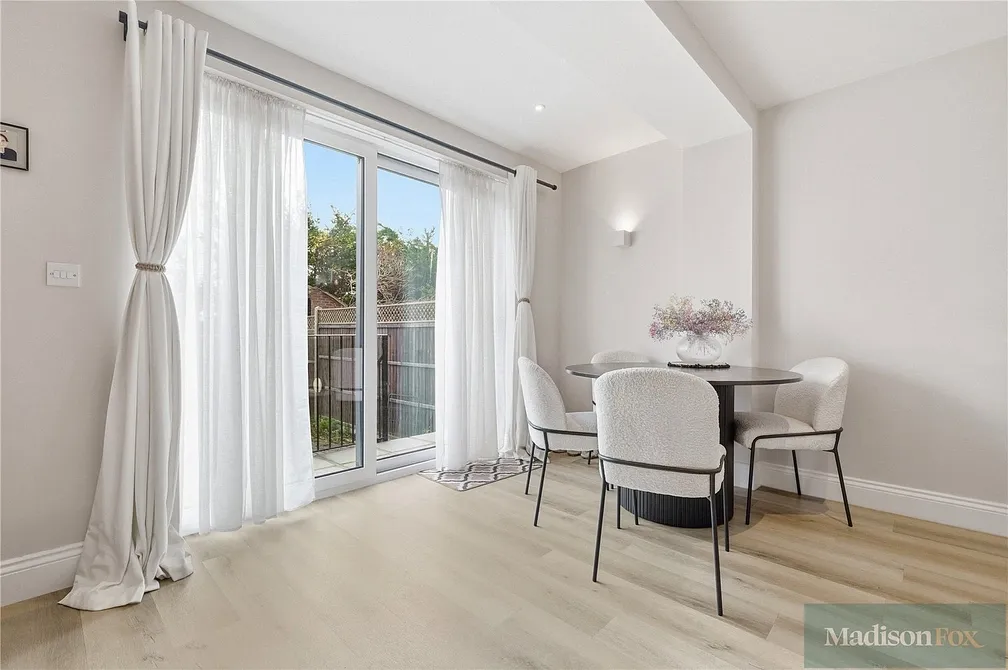 Flat West Grove in Greater London