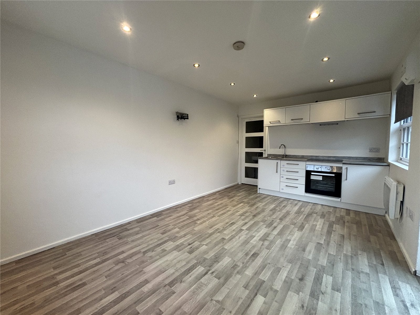 Flat Prince's Road in Elmbridge