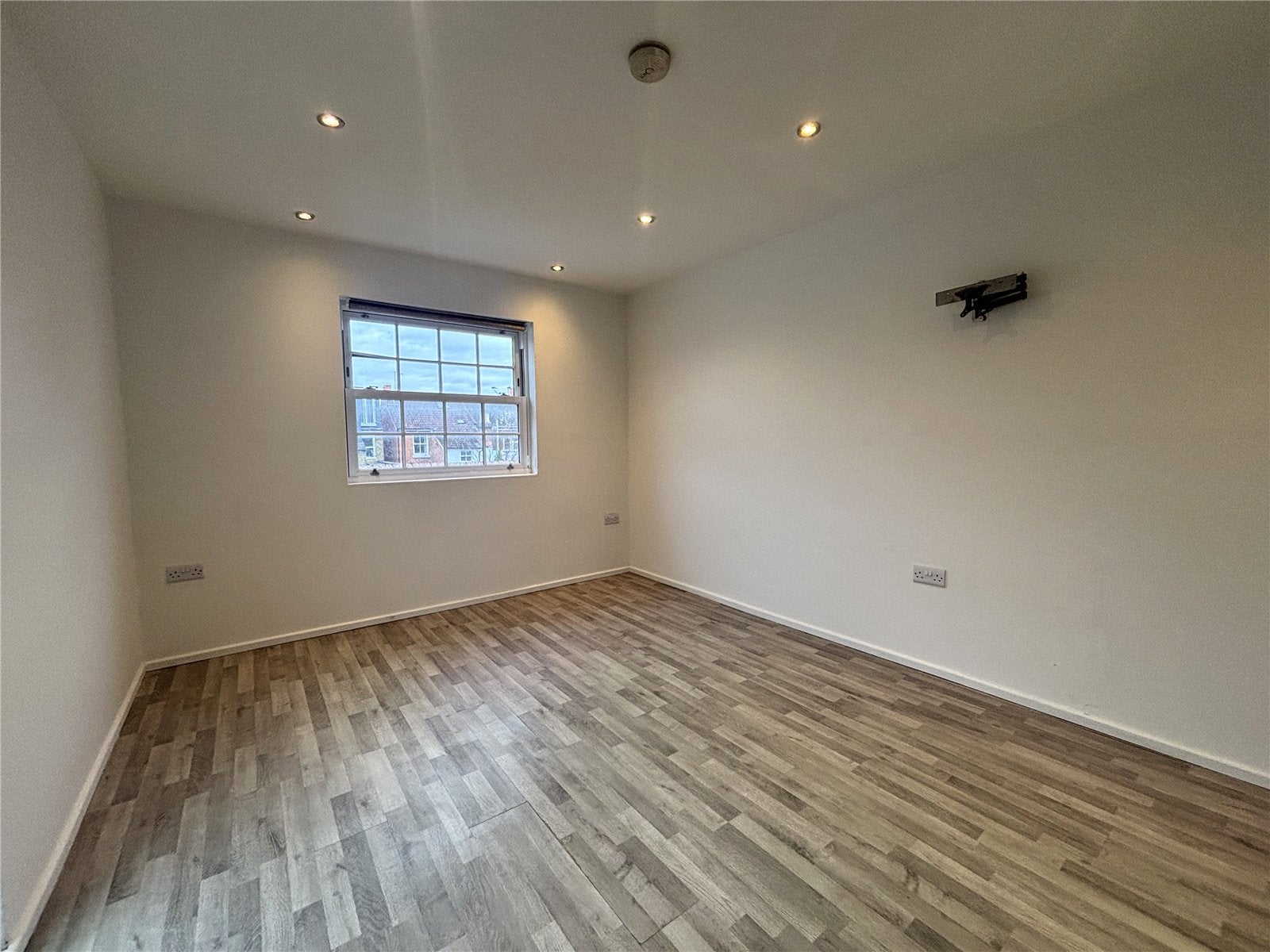 Room Prince's Road in Elmbridge