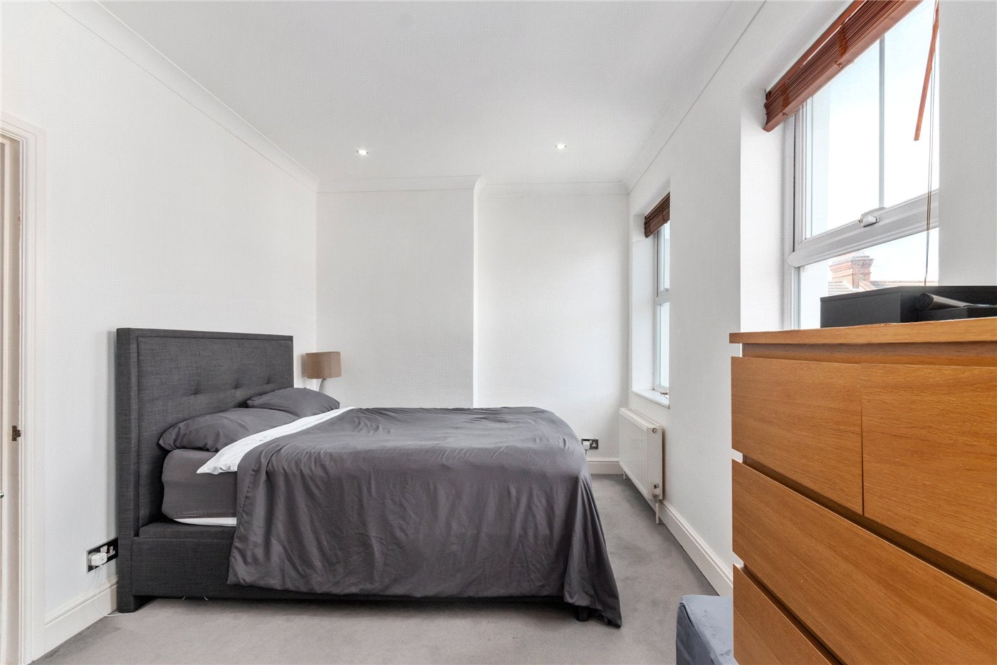 Flat Byton Road in Greater London