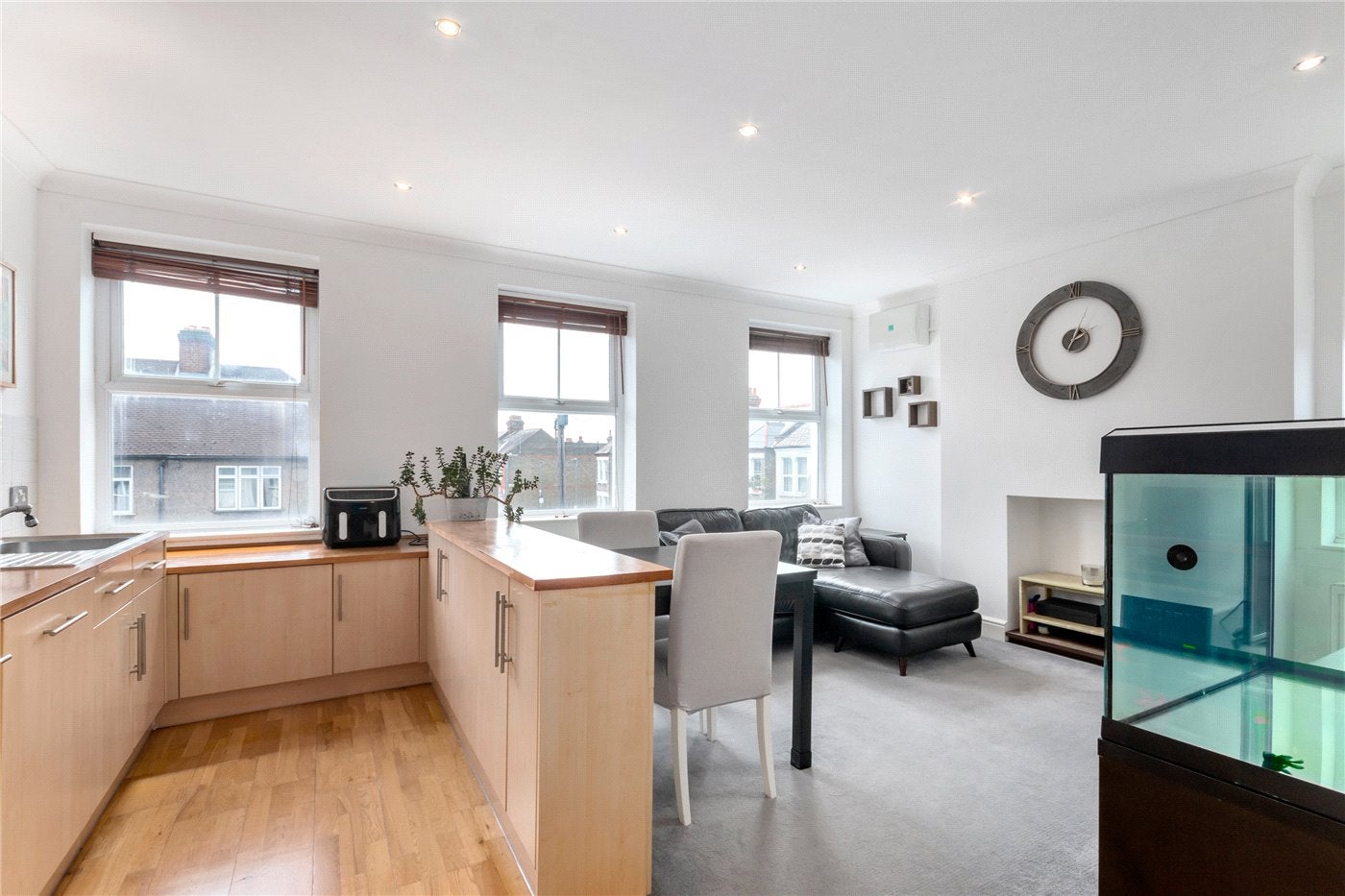 Flat Byton Road in Greater London