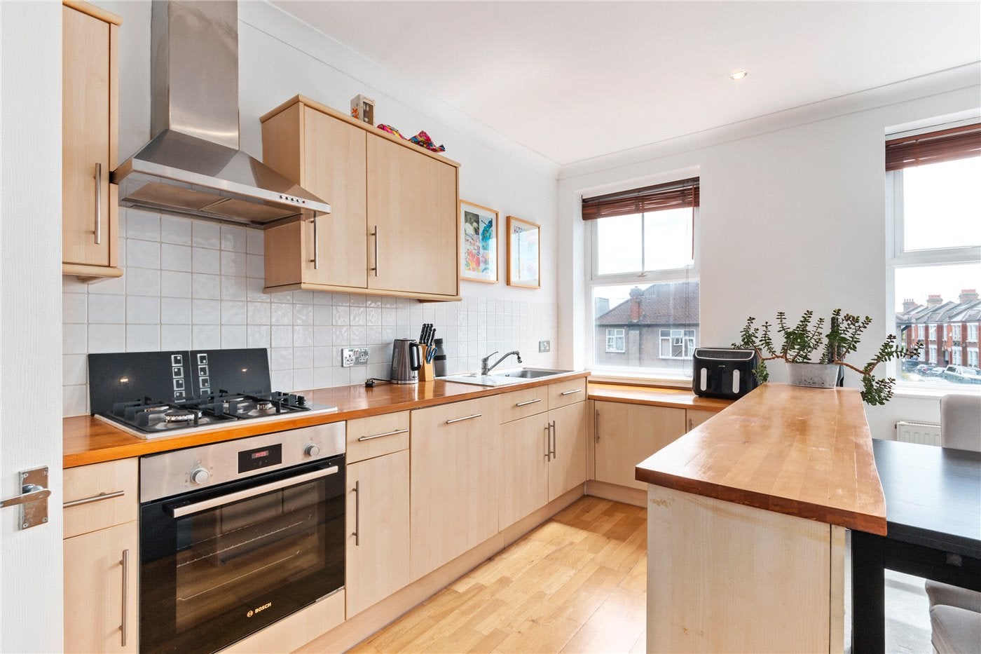 Flat Byton Road in Greater London