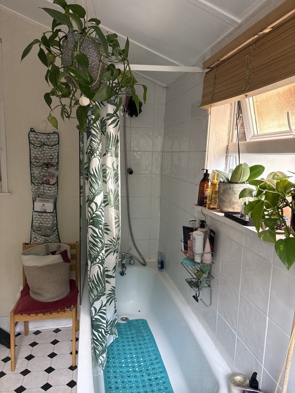 Room Abyssinia Close in Greater London