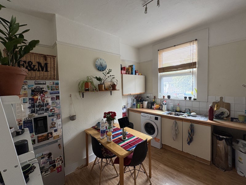 Room Abyssinia Close in Greater London