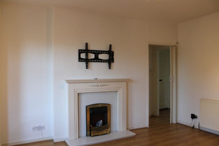 Flat Lochend Road South in City of Edinburgh