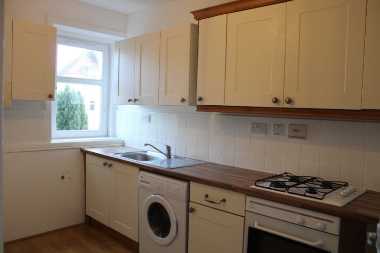 Flat Lochend Road South in City of Edinburgh