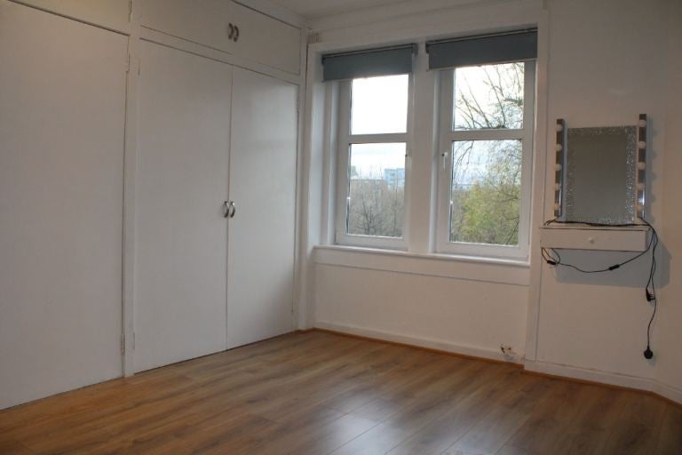Flat Lochend Road South in City of Edinburgh