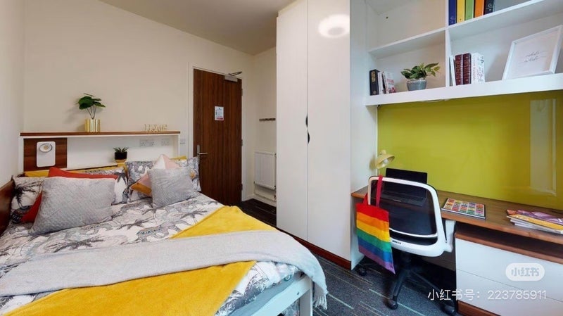 Room Sandwich Street in Greater London