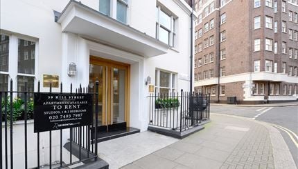 Flat Hill Street in City of Westminster