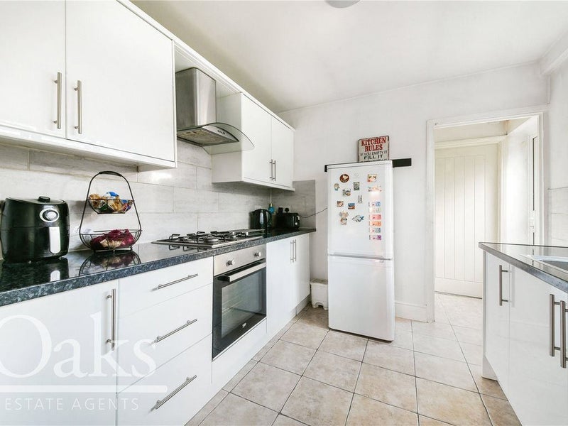 Room Leslie Park Road in Greater London