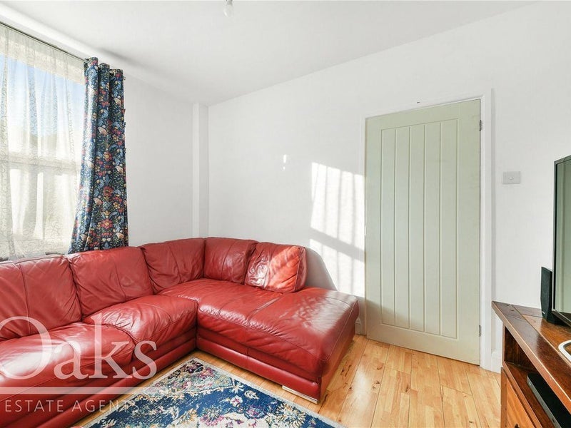 Room Leslie Park Road in Greater London