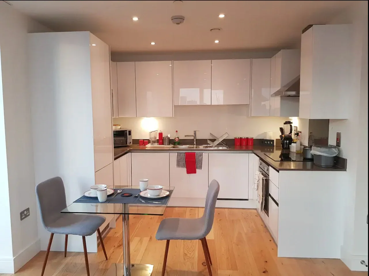 Flat Hoy Street in Greater London