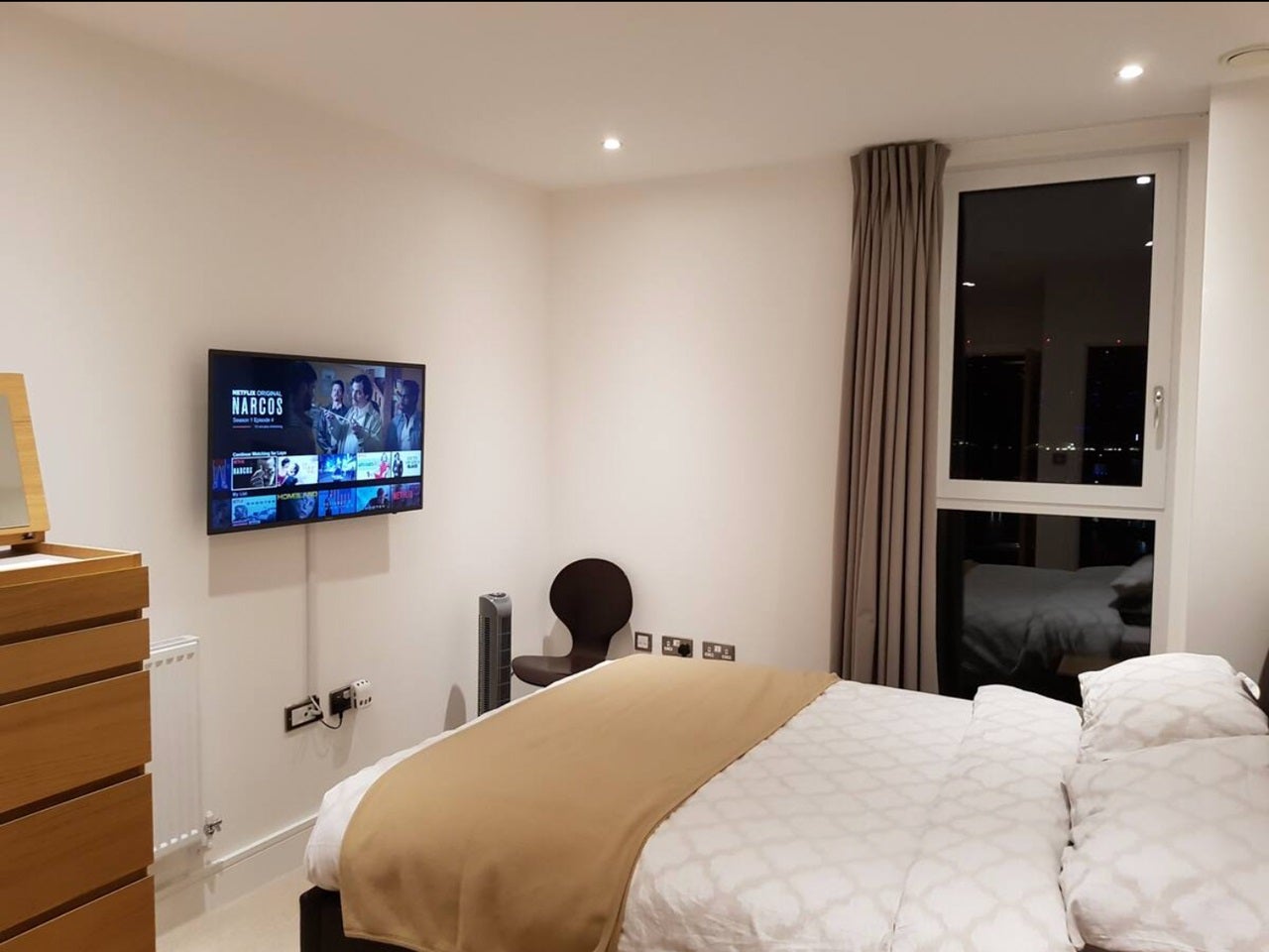 Flat Hoy Street in Greater London