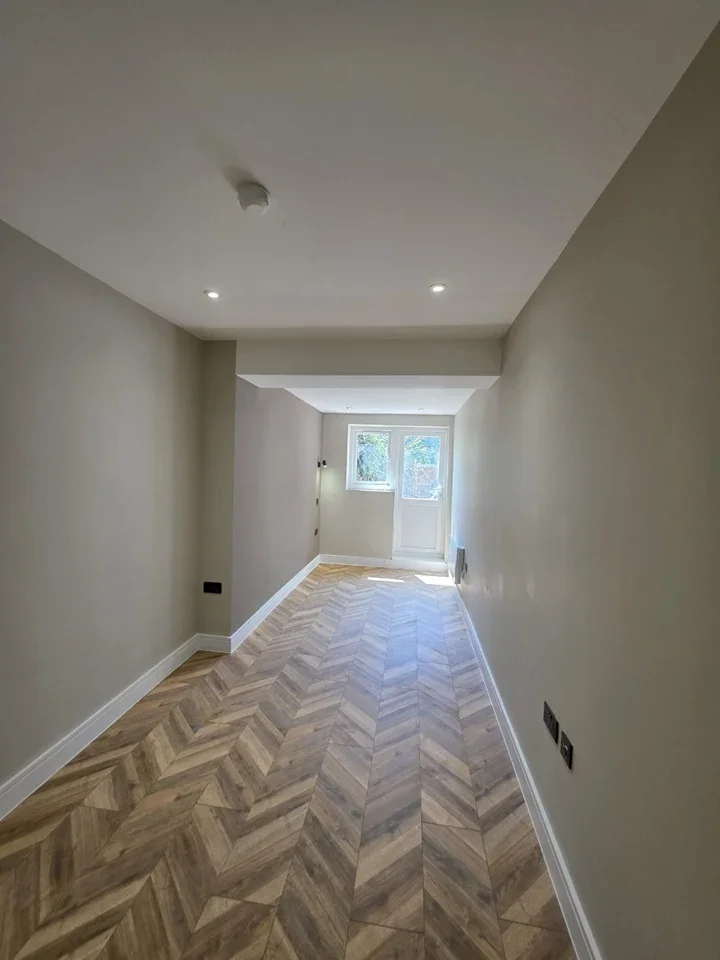 Flat Pretoria Road in Borough of Runnymede