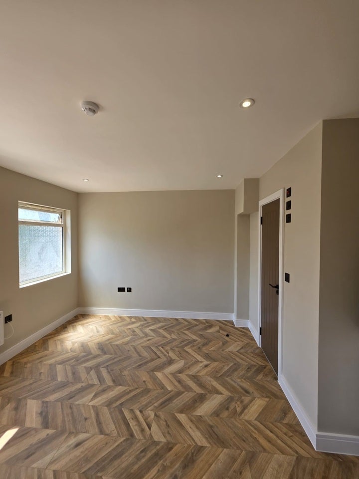 Flat Pretoria Road in Borough of Runnymede