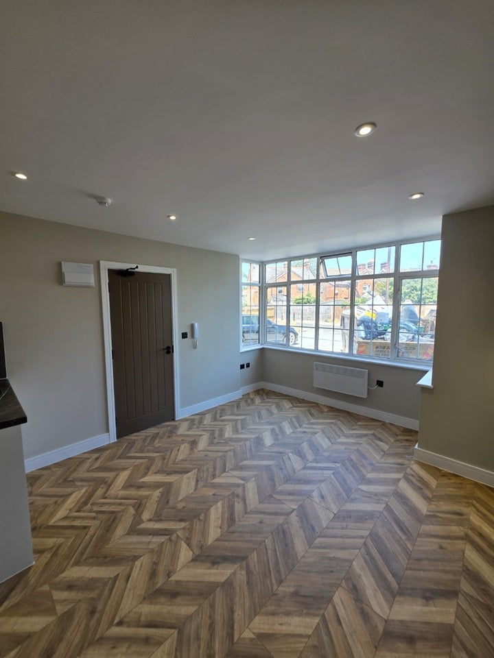 Flat Pretoria Road in Borough of Runnymede