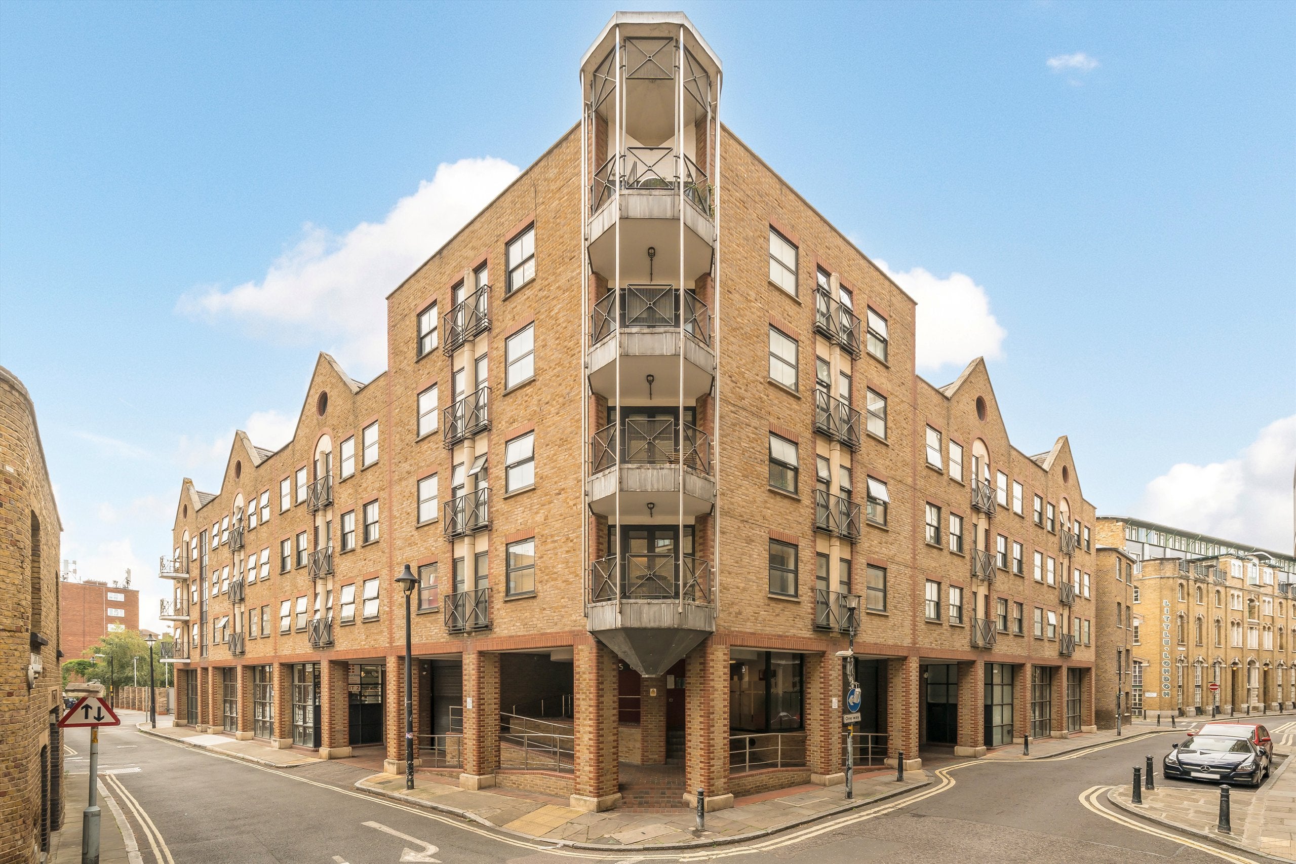 Flat Mill Street in Greater London